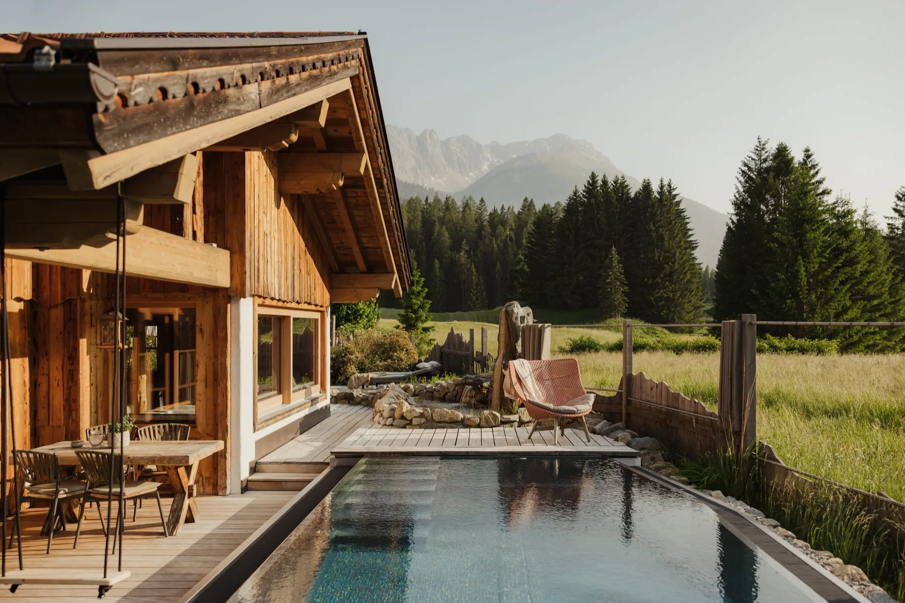 Poolvilla des LaPosch mit Bergblick.
